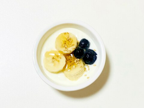 バナナとブルーベリーの蜂蜜ヨーグルト